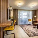 5Th Floor Executive Apartment With Balcony And Free Parking