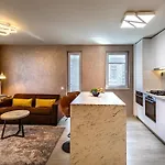 5Th Floor Executive Apartment With Balcony And Free Parking