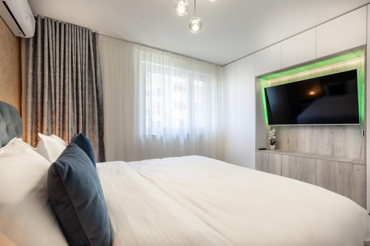 5th Floor Executive With Balcony And Free Parking Apartment *