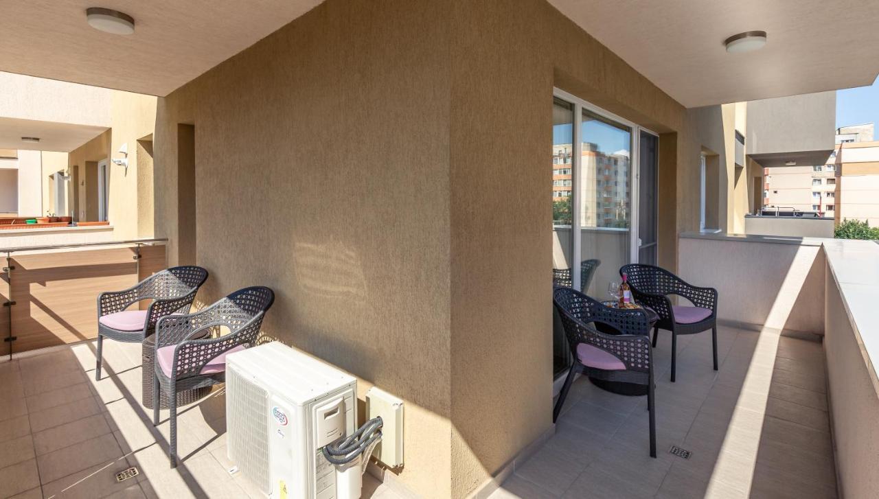 5th Floor Executive With Balcony And Free Parking