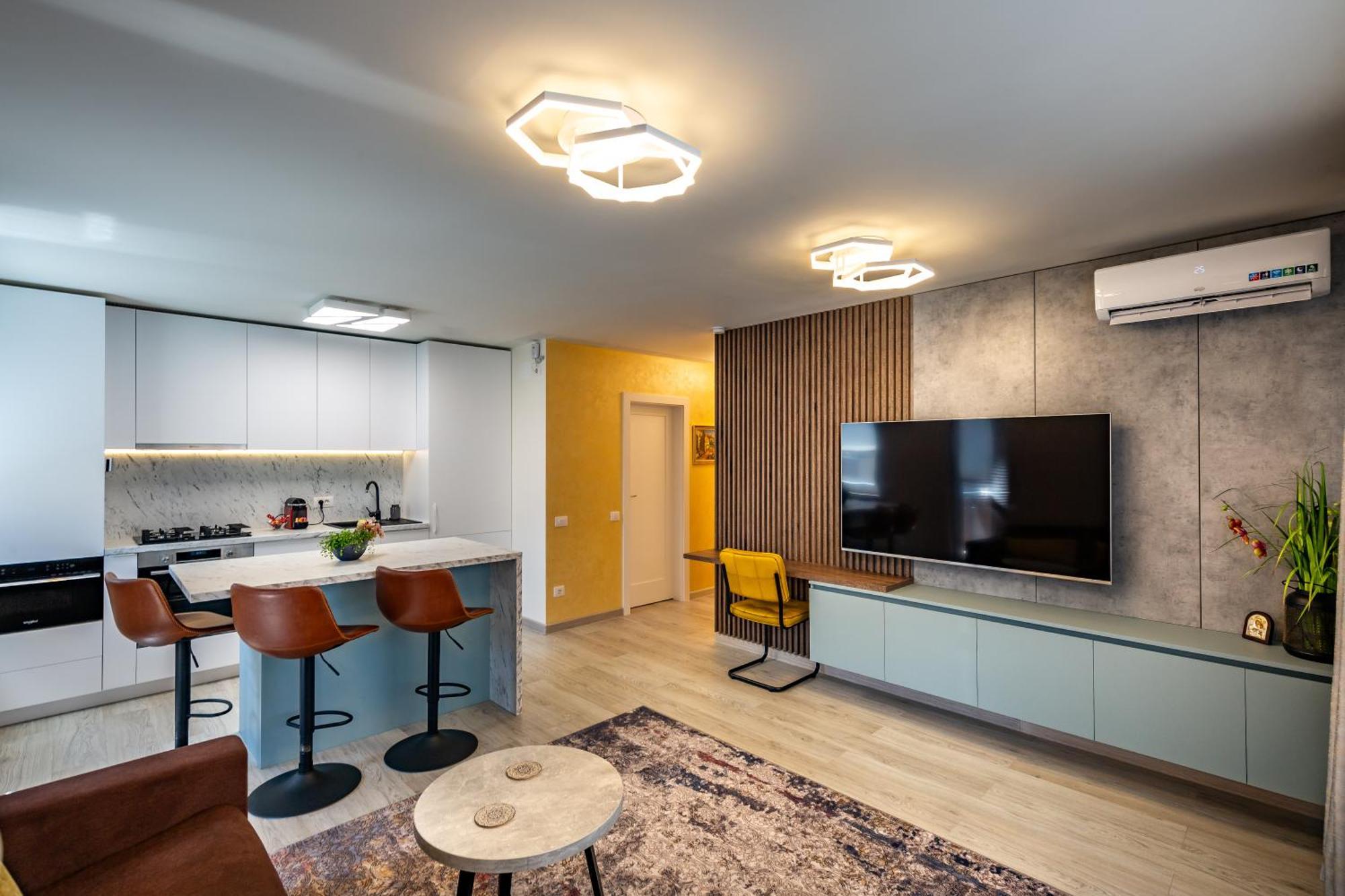 5th Floor Executive With Balcony And Free Parking