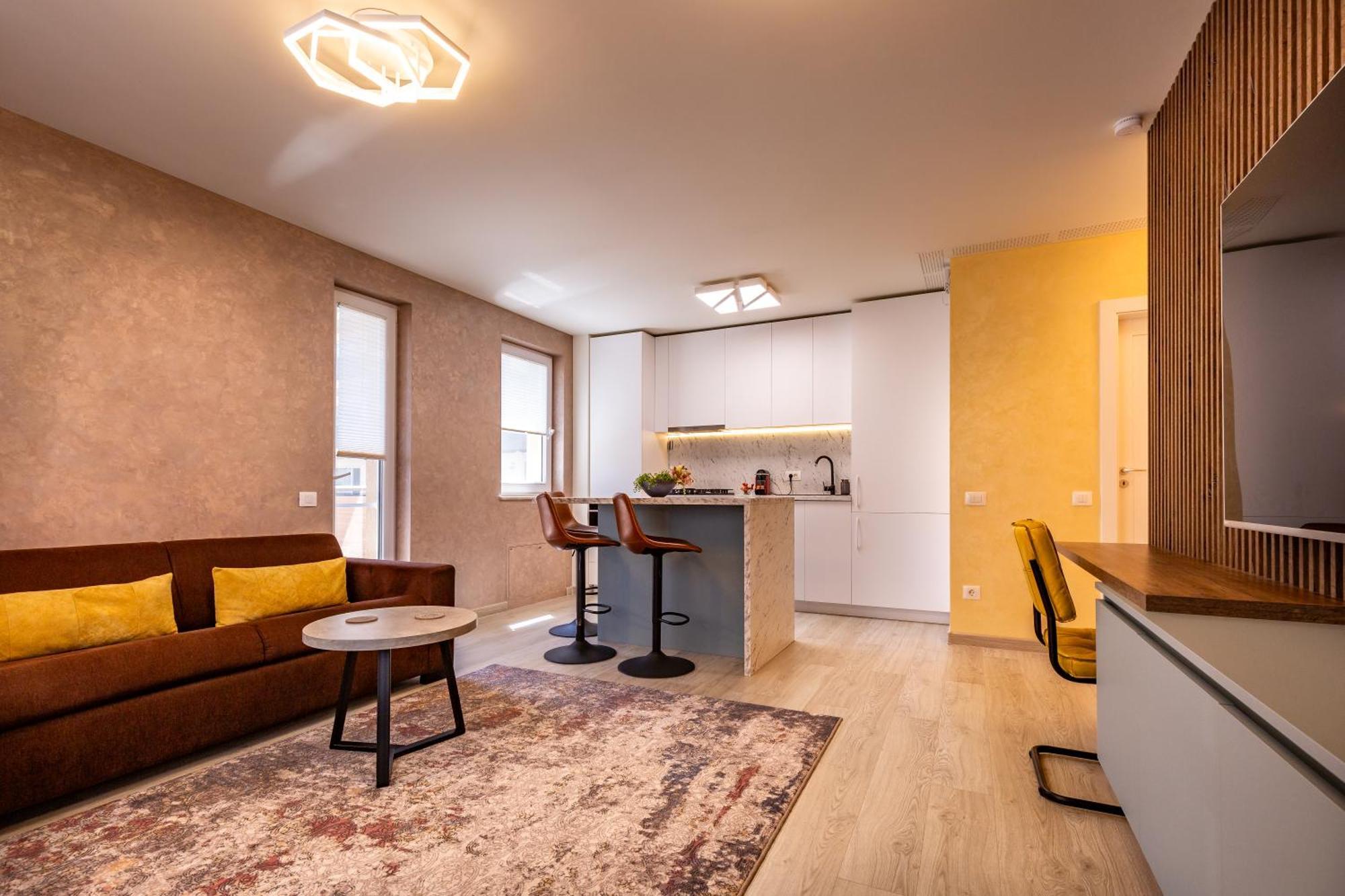 5th Floor Executive With Balcony And Free Parking Apartment *