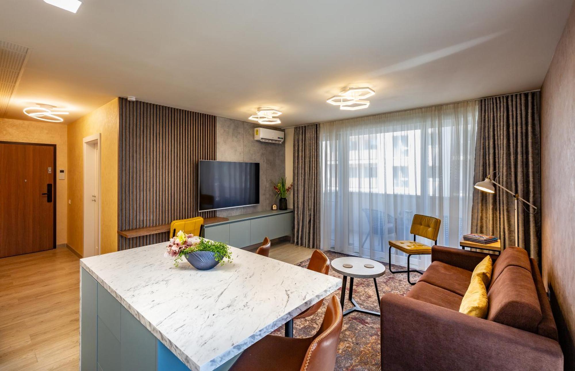 Apartment 5th Floor Executive With Balcony And Free Parking *