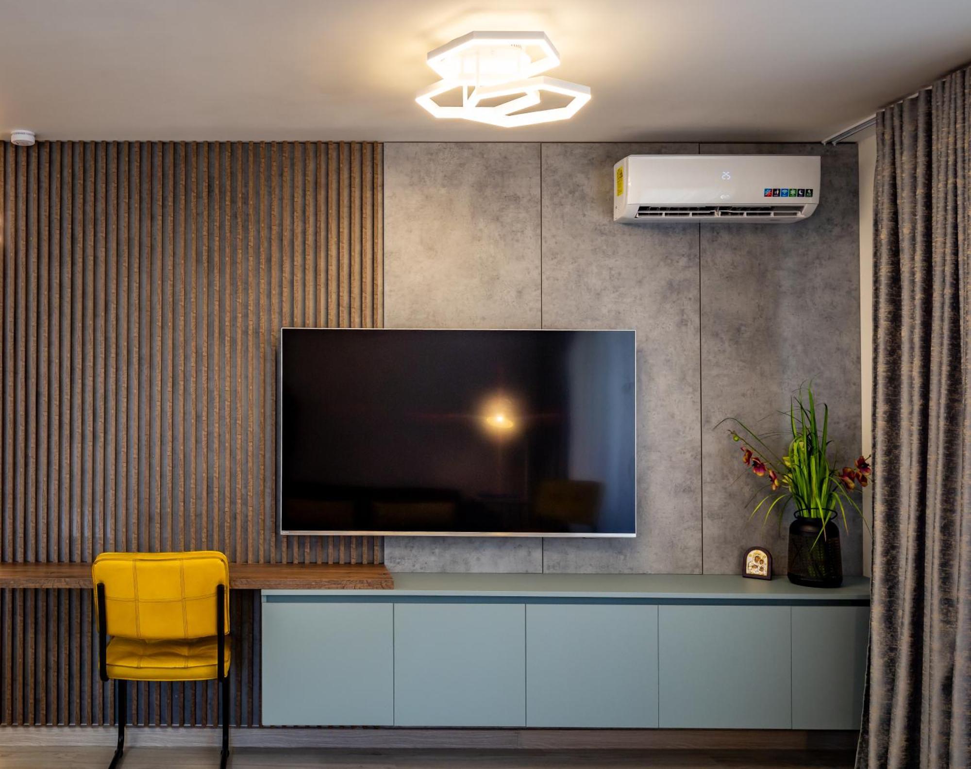 5th Floor Executive With Balcony And Free Parking *